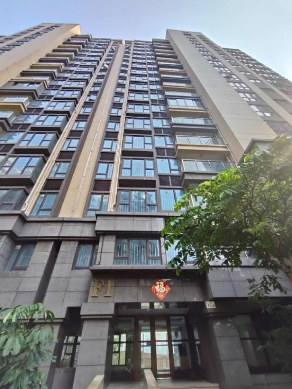 龙岗区法拍信息，布吉东方盛世花园135.97平米，起拍价373万，捡漏约200万