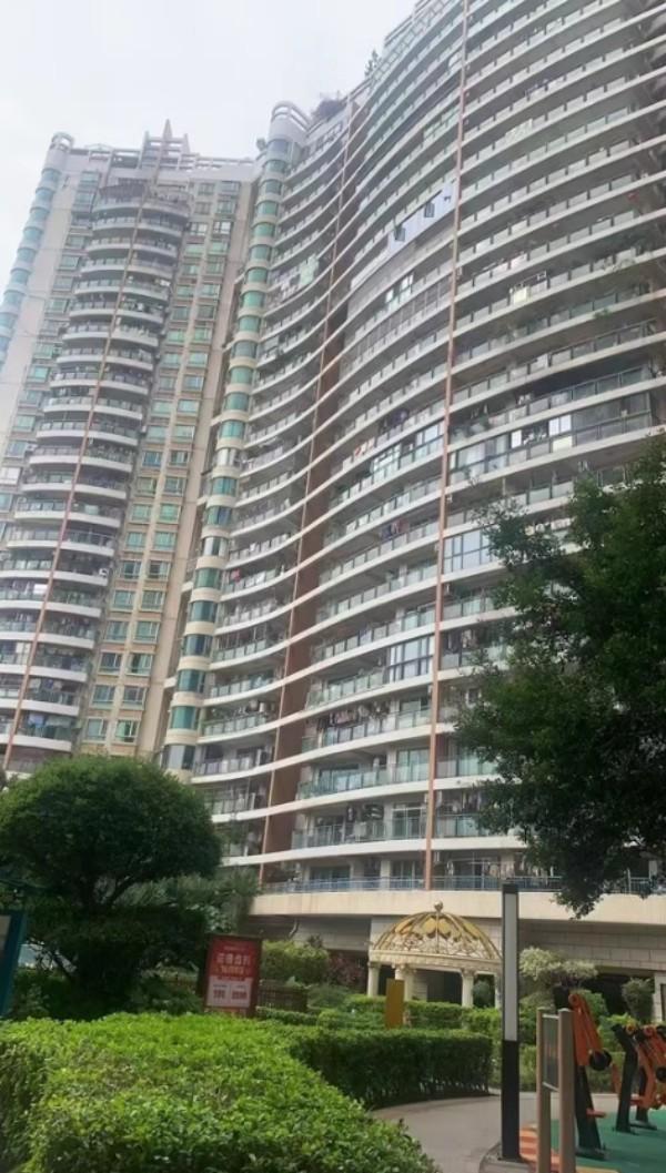 深圳市宝安区法拍房，自带学位起拍价只要653万，就实现三室一厅！