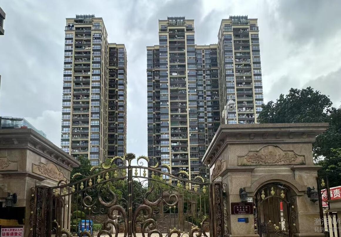 5.3折红山地铁口读深高北的次新大平层:深圳金亨利首府法拍房信息